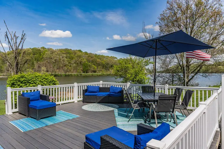 Lake Front Oasis