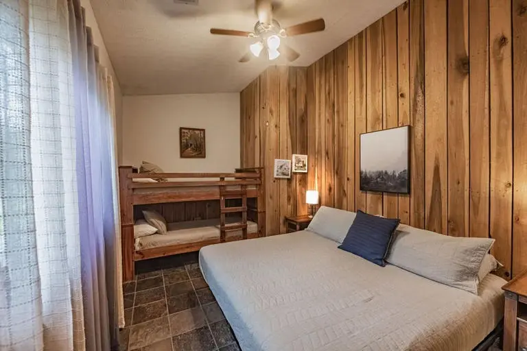 Trails End Lodge