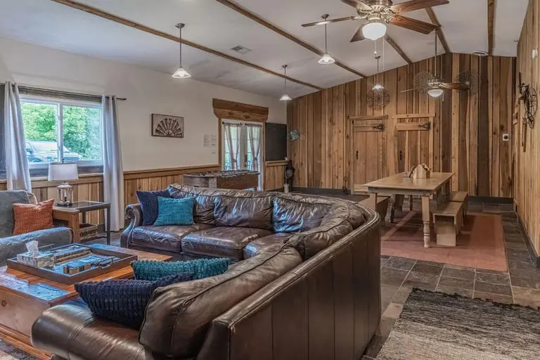 Trails End Lodge